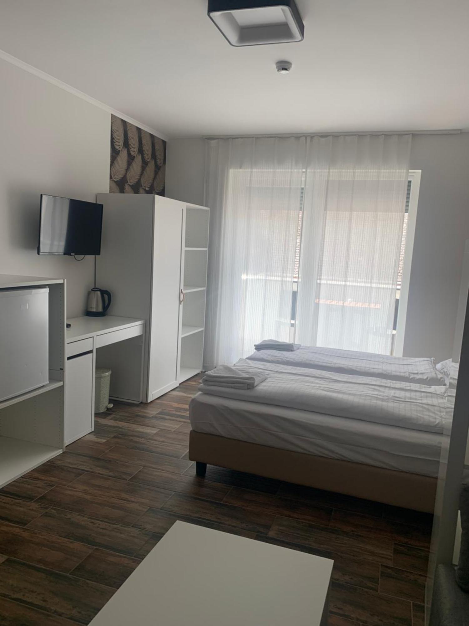 City Panzio Balatonlelle Extérieur photo