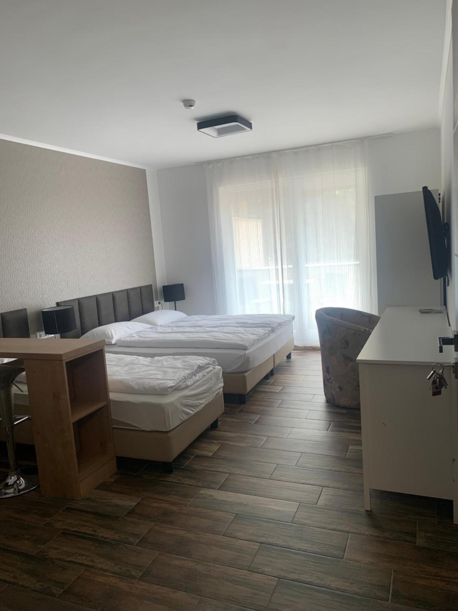 City Panzio Balatonlelle Extérieur photo