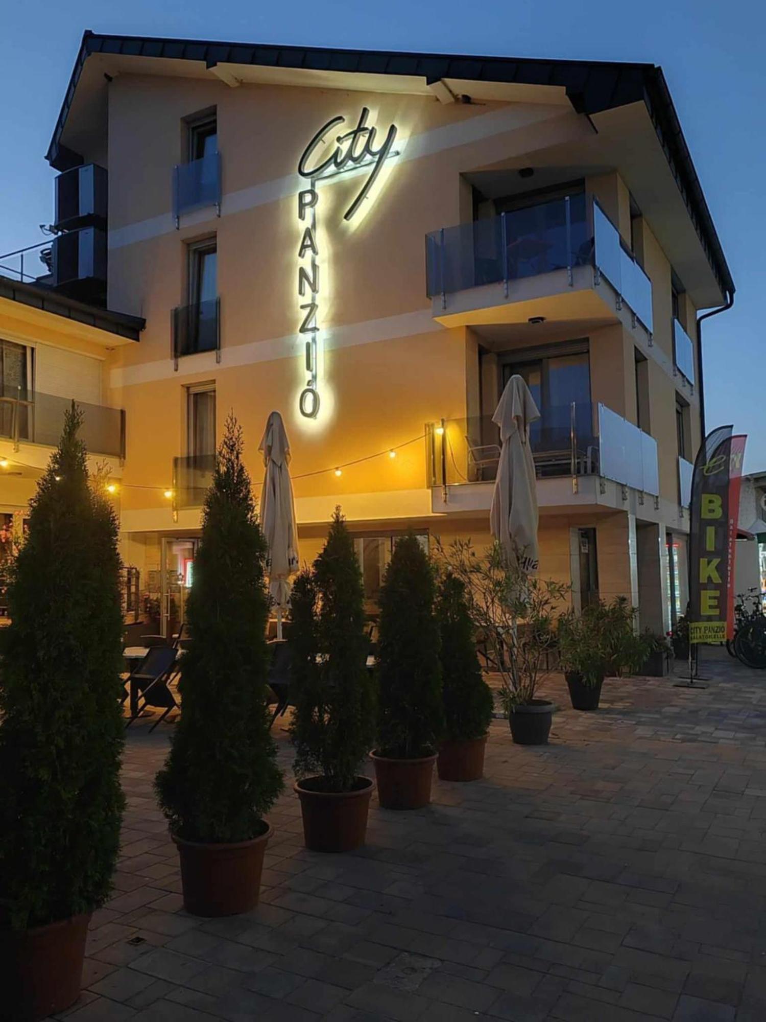 City Panzio Balatonlelle Extérieur photo